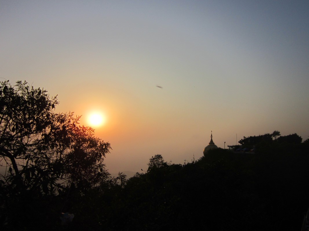 coucher de soleil sur Golden Rock